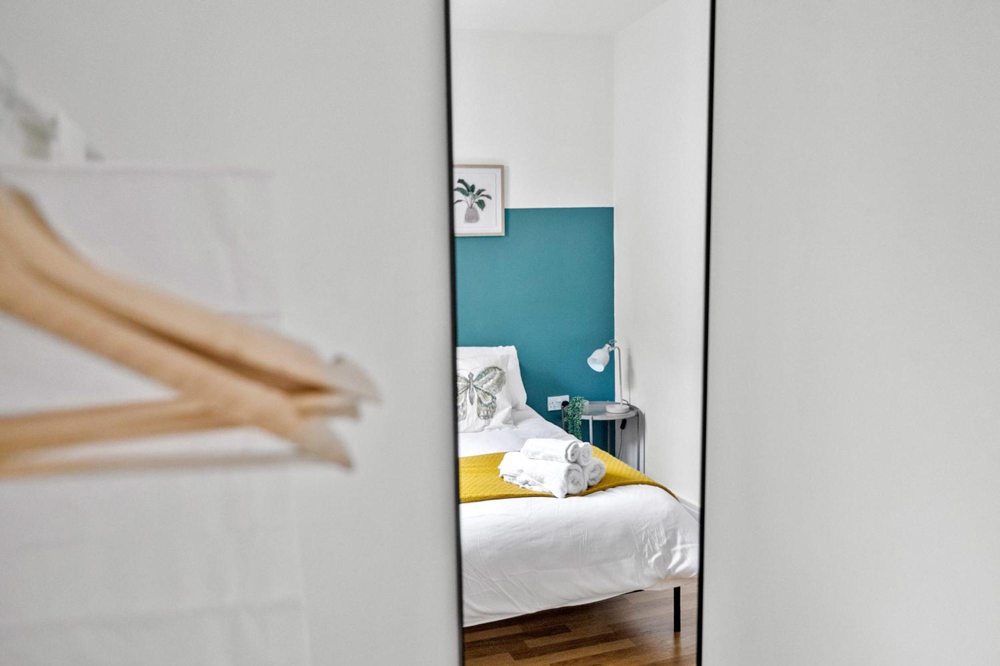 Spacious House By Quay - Sleeps 7 - Free Parking *