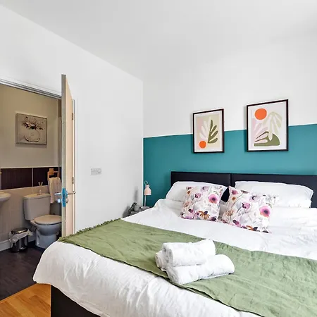 Spacious House By Quay - Sleeps 7 - Free Parking Plymouth Exterior photo