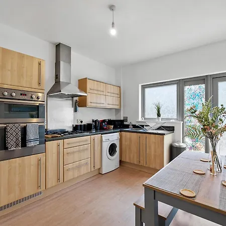Spacious House By Quay - Sleeps 7 - Free Parking Plymouth Exterior photo