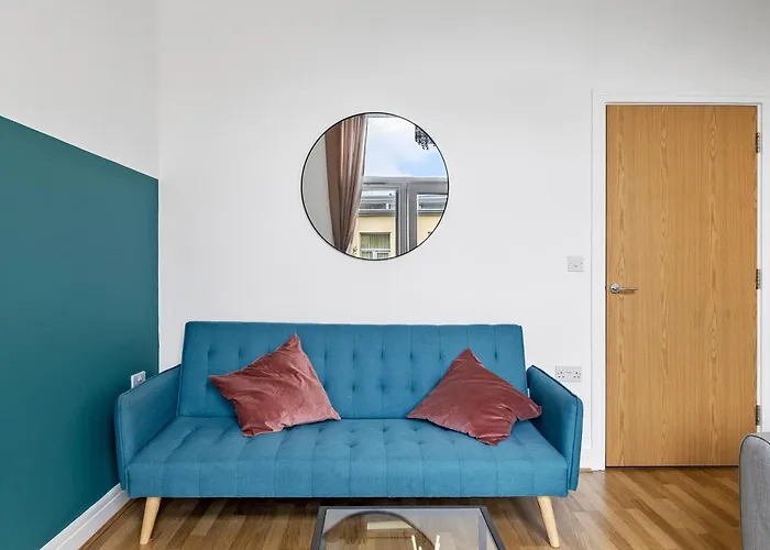 Spacious House By Quay - Sleeps 7 - Free Parking