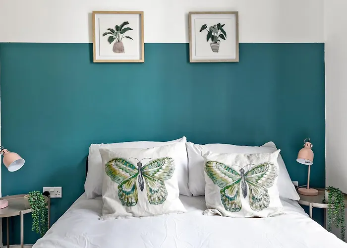 Spacious House By Quay - Sleeps 7 - Free Parking
