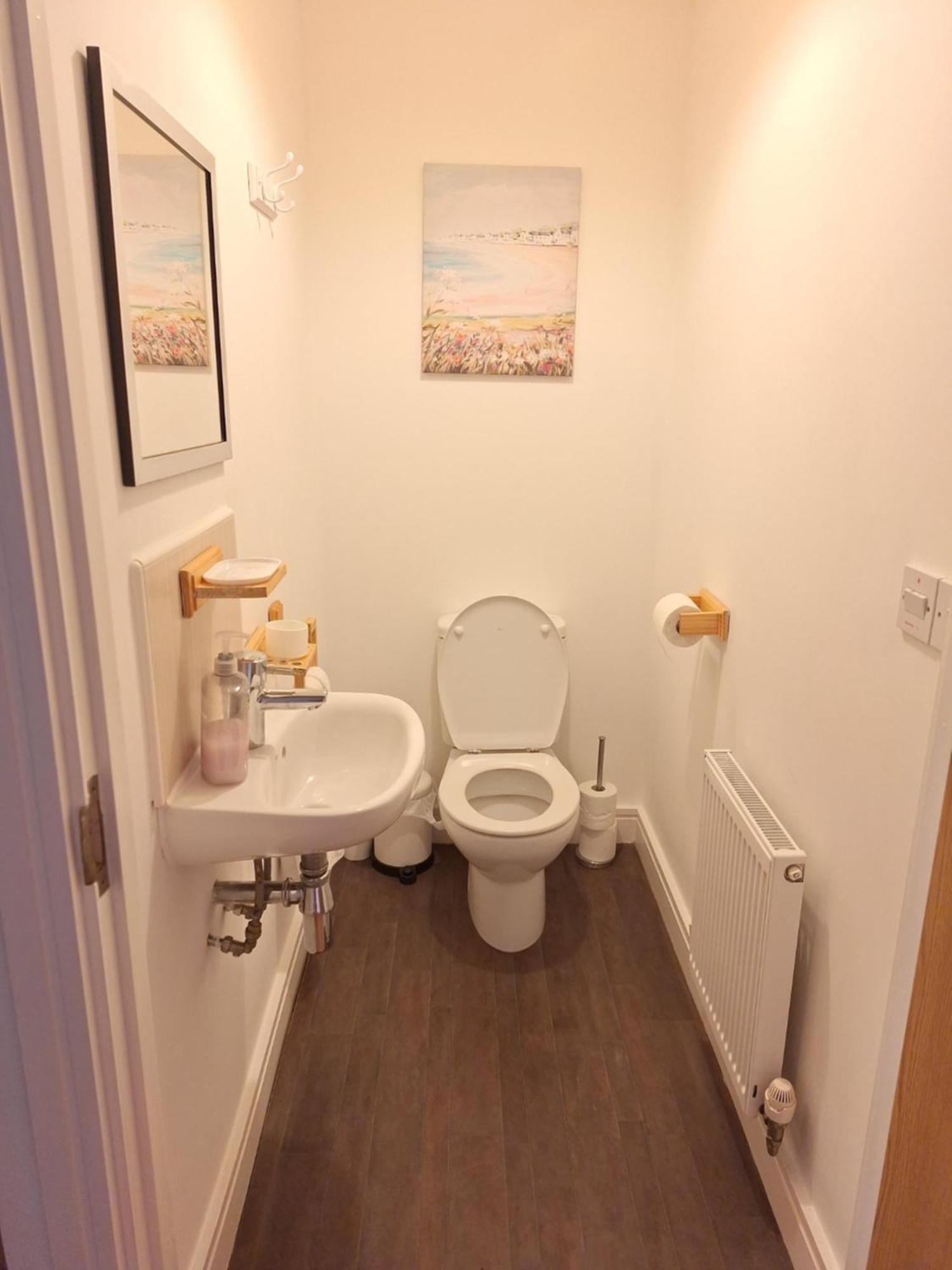 Spacious House By Quay - Sleeps 7 - Free Parking Holiday home
