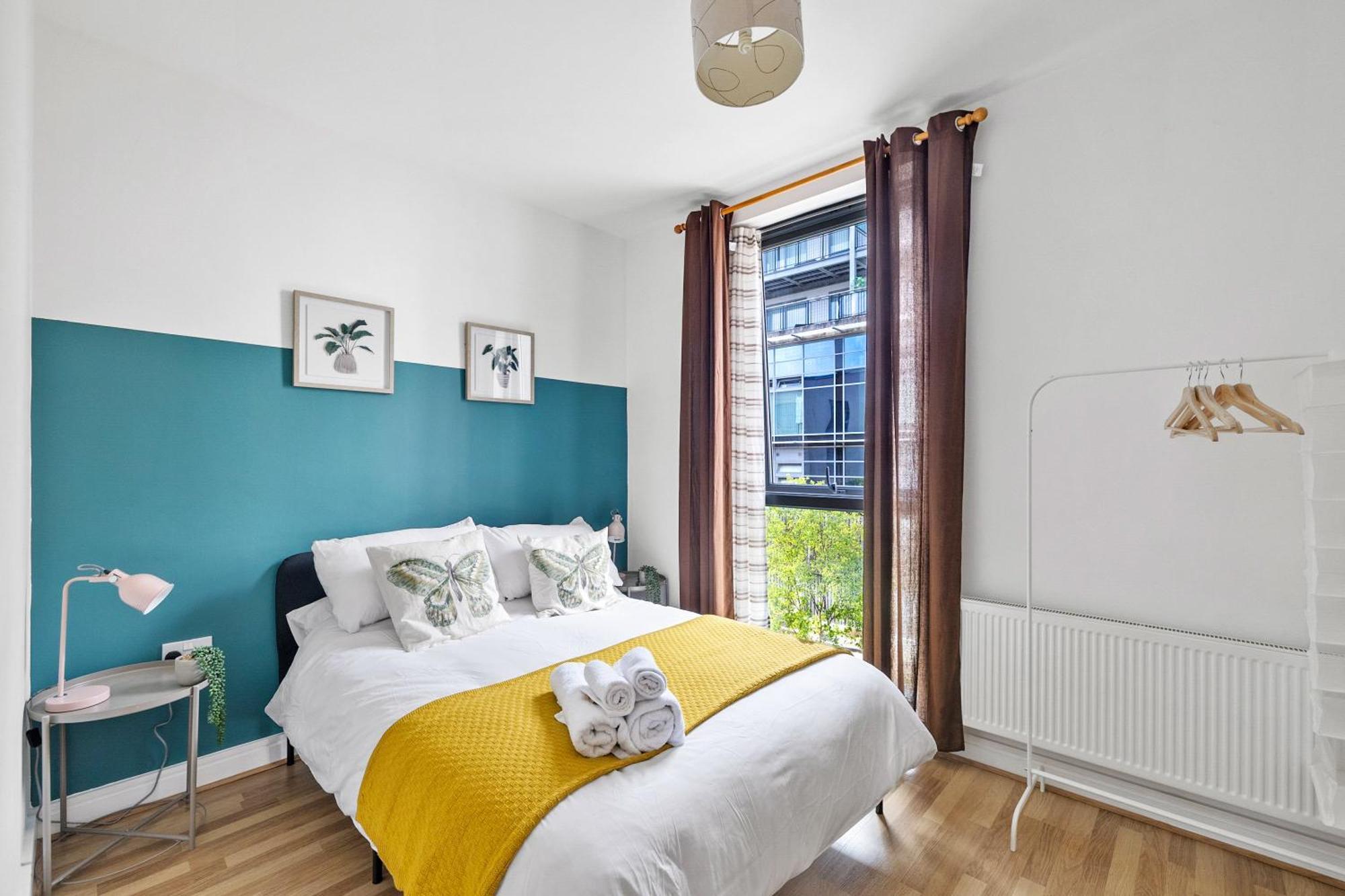 Spacious House By Quay - Sleeps 7 - Free Parking
