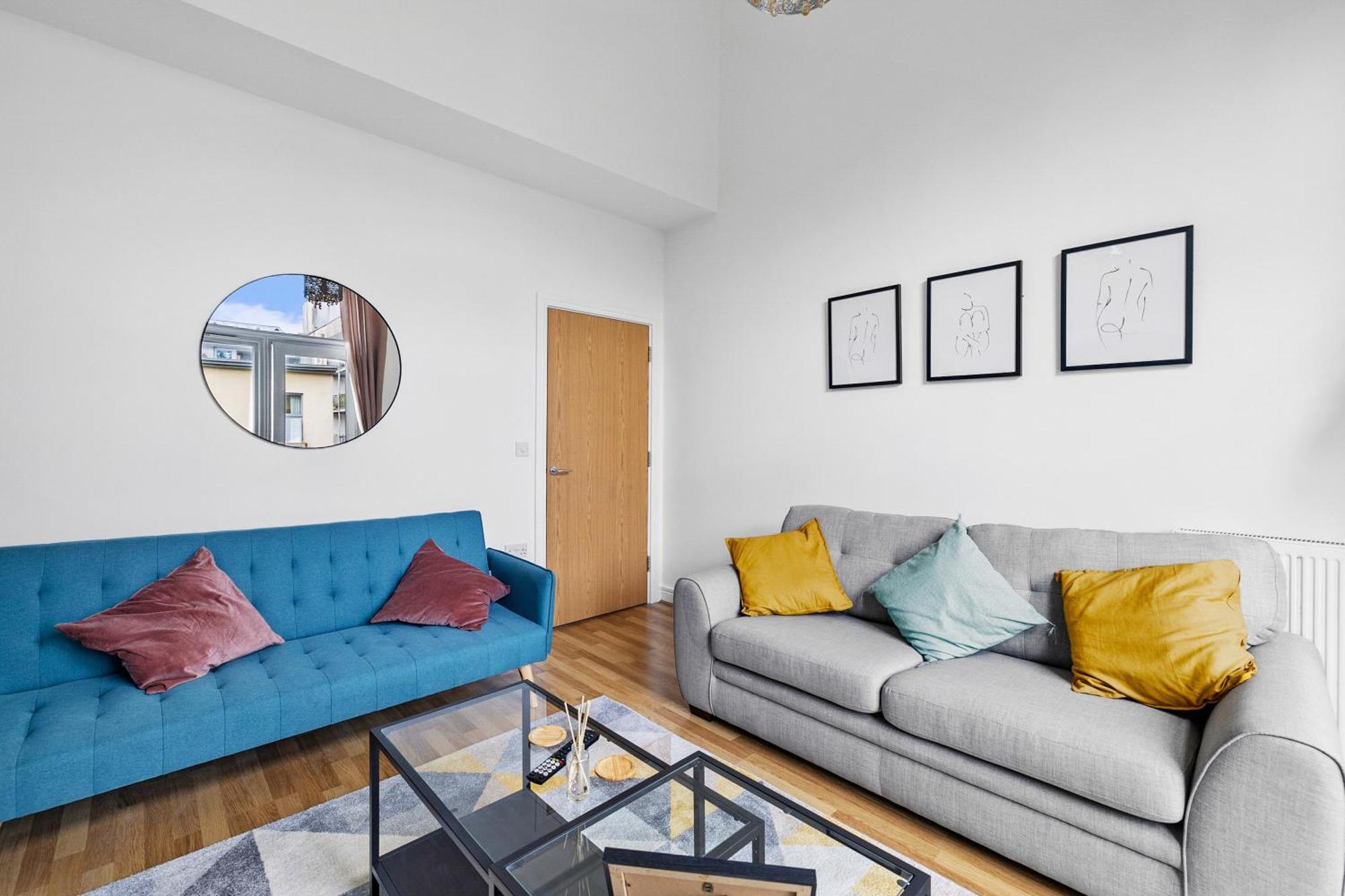Spacious House By Quay - Sleeps 7 - Free Parking *